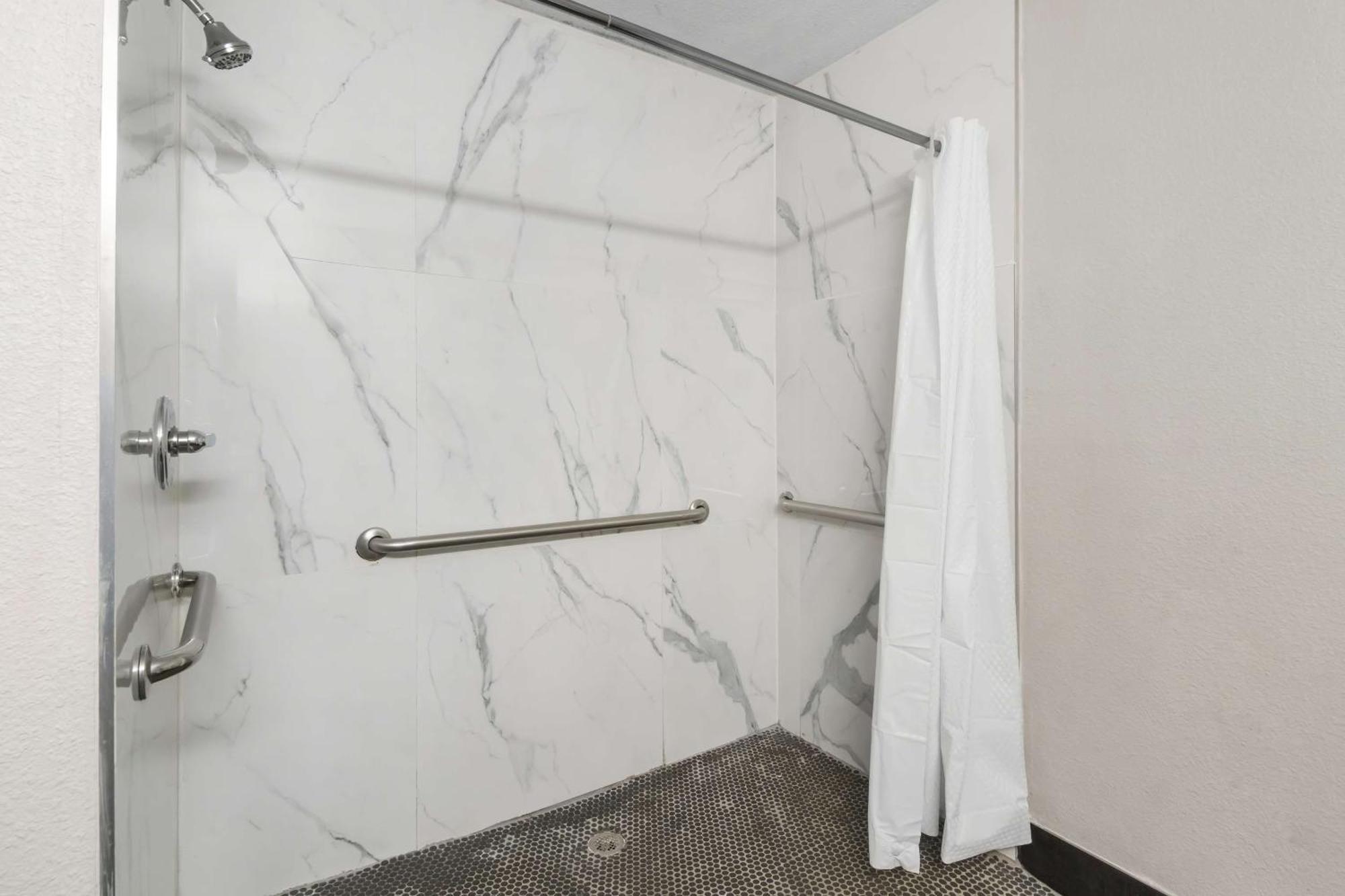 Surestay Plus By Best Western Fort Worth Benbrook Luaran gambar